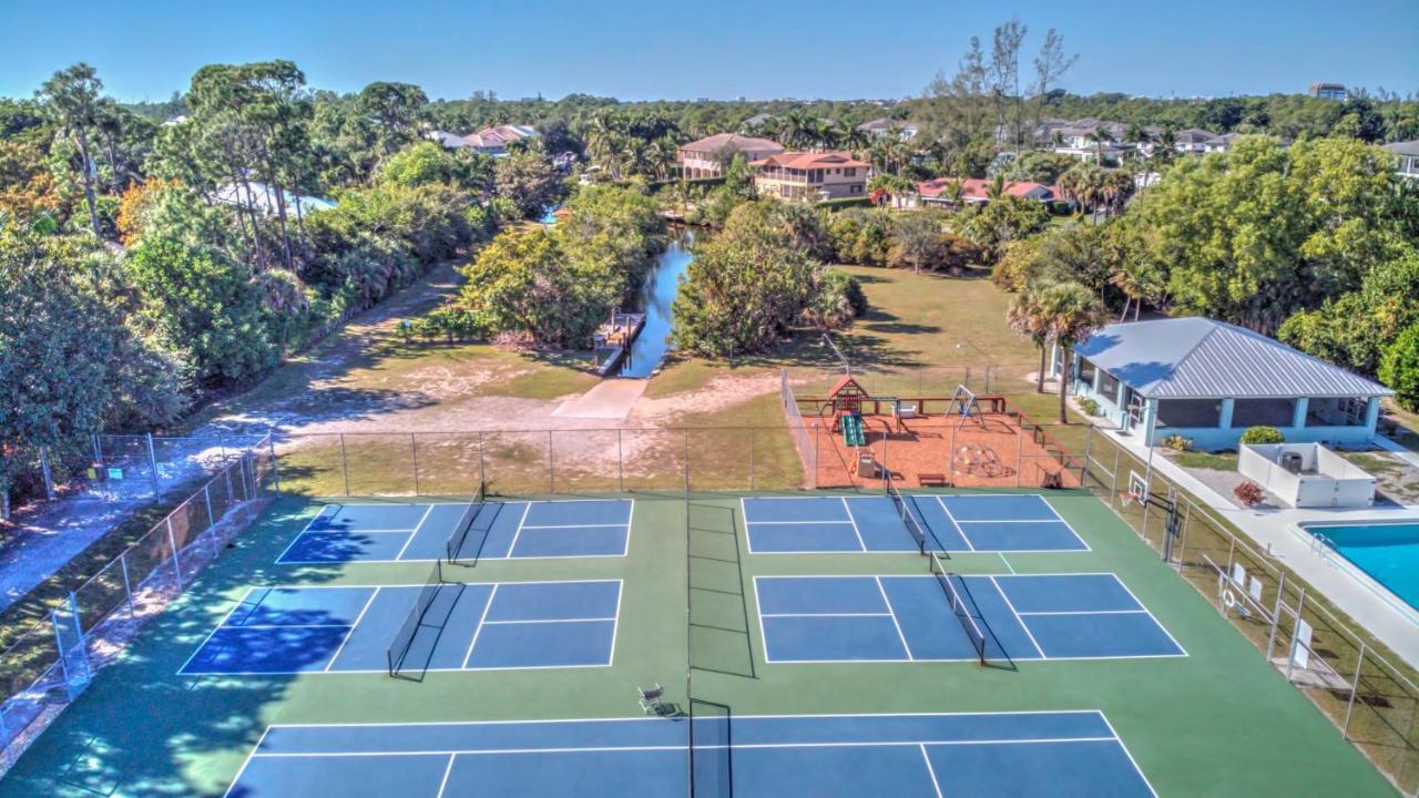 Pet Friendly Pool Home In River Reach Of Naples Fl Εξωτερικό φωτογραφία